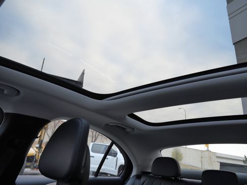 Used 2025 Mercedes-Benz E 350 4MATIC Sedan image 31