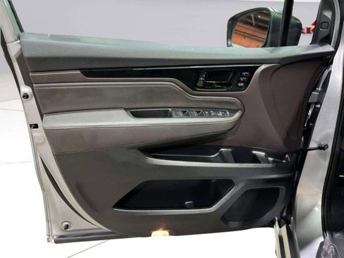 Used 2023 Honda Odyssey Touring image 25