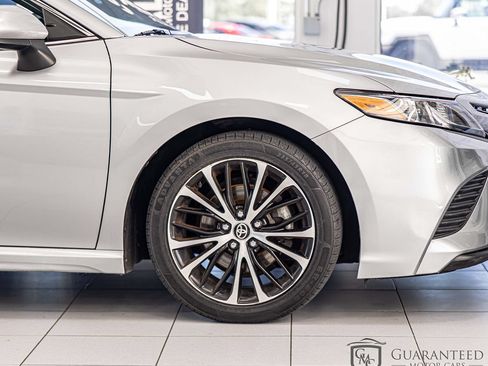 Used 2020 Toyota Camry SE FWD image 11