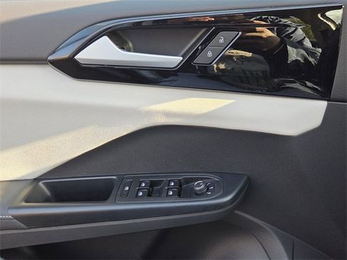 Used 2025 Volkswagen Taos S image 17