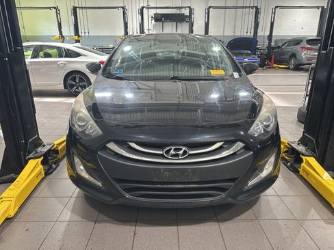 Used 2013 Hyundai Elantra GT w/ Style Pkg image 2