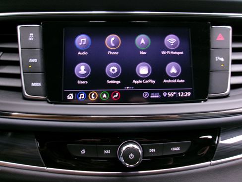 Used 2021 Buick Enclave Essence image 5