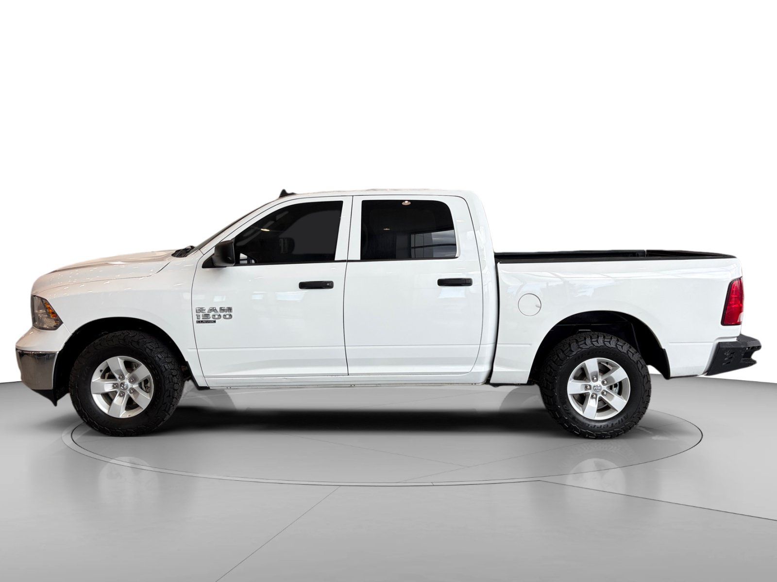 Used 2022 RAM 1500 Classic SLT w/ Electronics Group AWD/4WD image 2