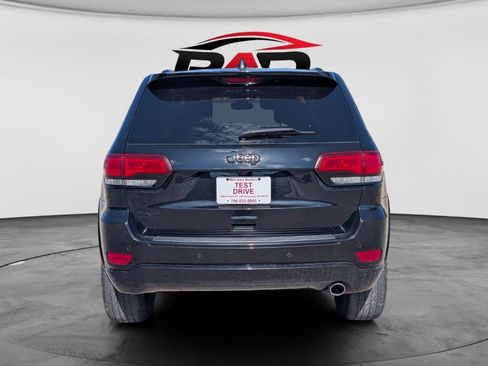 Used 2018 Jeep Grand Cherokee Altitude AWD/4WD image 4