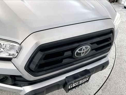 Used 2021 Toyota Tacoma SR AWD/4WD image 31