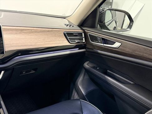 Used 2024 Volkswagen Atlas SEL Premium R-Line image 12