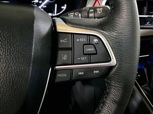 Used 2023 Toyota Sienna XLE w/ XLE Plus Package FWD image 25
