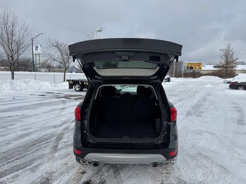 Used 2019 Ford Escape SE image 12