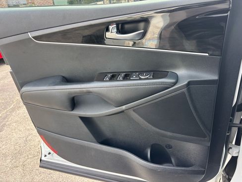 Used 2020 Kia Sorento S FWD image 7