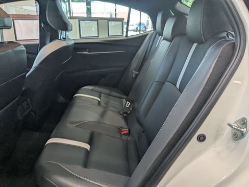 Used 2025 Toyota Camry SE FWD image 14
