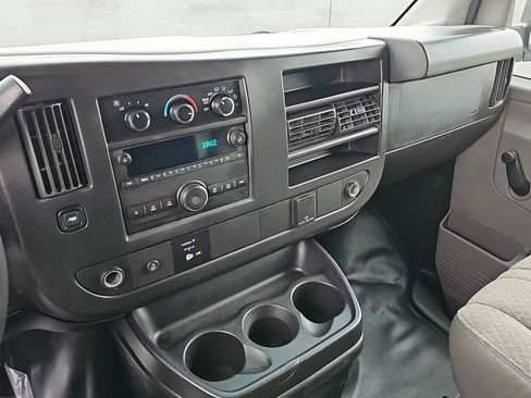 Used 2018 Chevrolet Express 3500 w/ Driver Convenience Package image 16