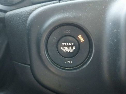 Used 2018 Jeep Wrangler Unlimited Sahara w/ Safety Group AWD/4WD image 37