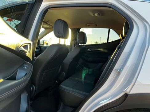 Used 2025 Buick Encore GX Preferred image 12