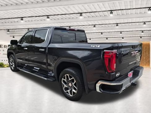 Used 2022 GMC Sierra 1500 SLT w/ SLT Convenience Package AWD/4WD image 9