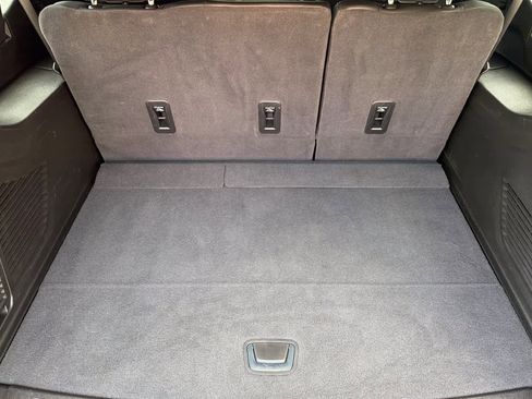 Used 2025 GMC Yukon XL Denali AWD/4WD image 18