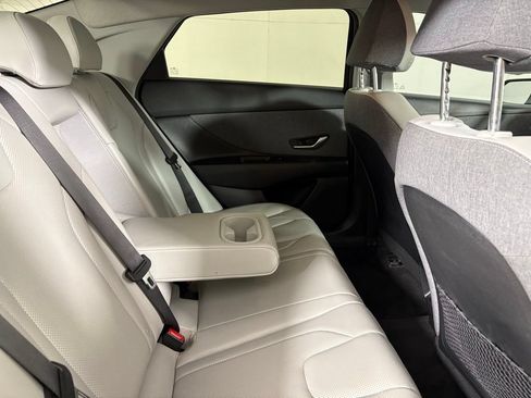 Used 2025 Hyundai Elantra Limited FWD image 17