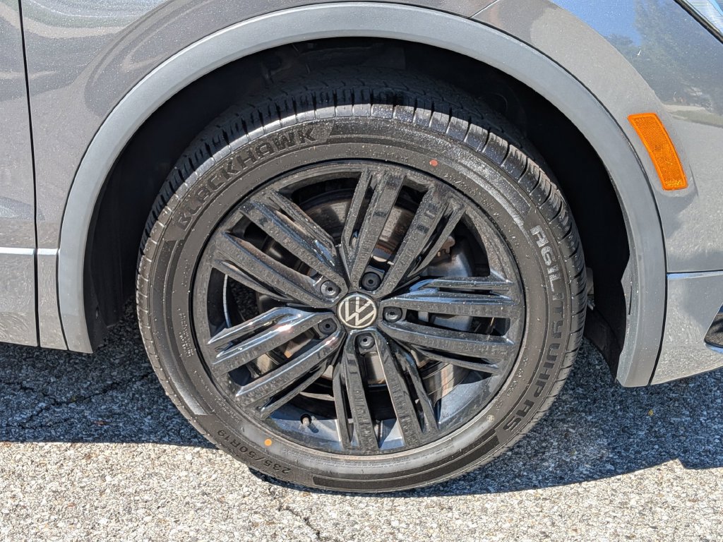 Used 2022 Volkswagen Tiguan SE R-Line AWD/4WD image 9