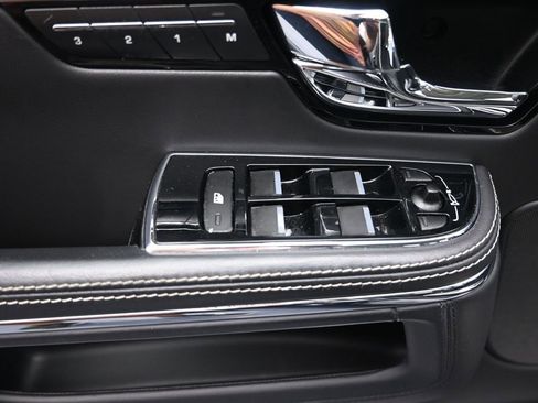 Used 2011 Jaguar XJ L image 11