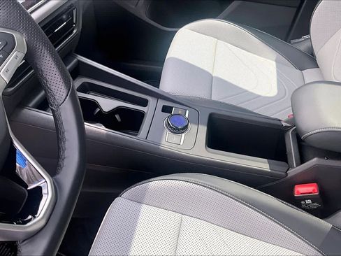 New 2026 Volkswagen Tiguan SE R-Line FWD image 7