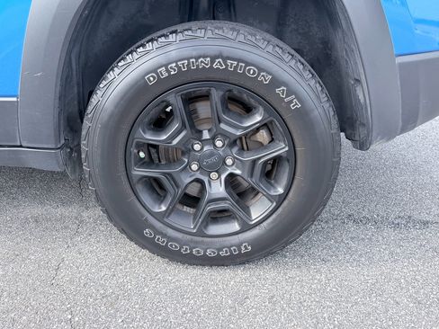 Used 2019 Jeep Cherokee Trailhawk w/ Comfort/Convenience Group AWD/4WD image 35