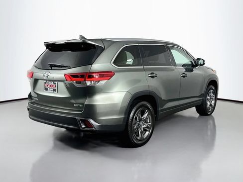 Used 2017 Toyota Highlander Limited Platinum FWD image 5