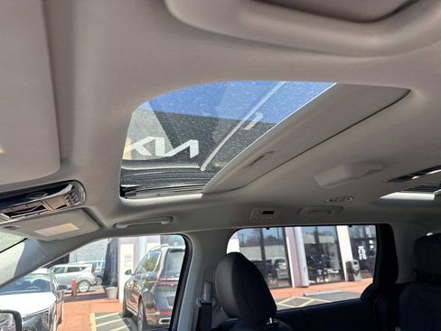 New 2026 Kia Carnival SX w/ SX Dark Edition Package FWD image 9