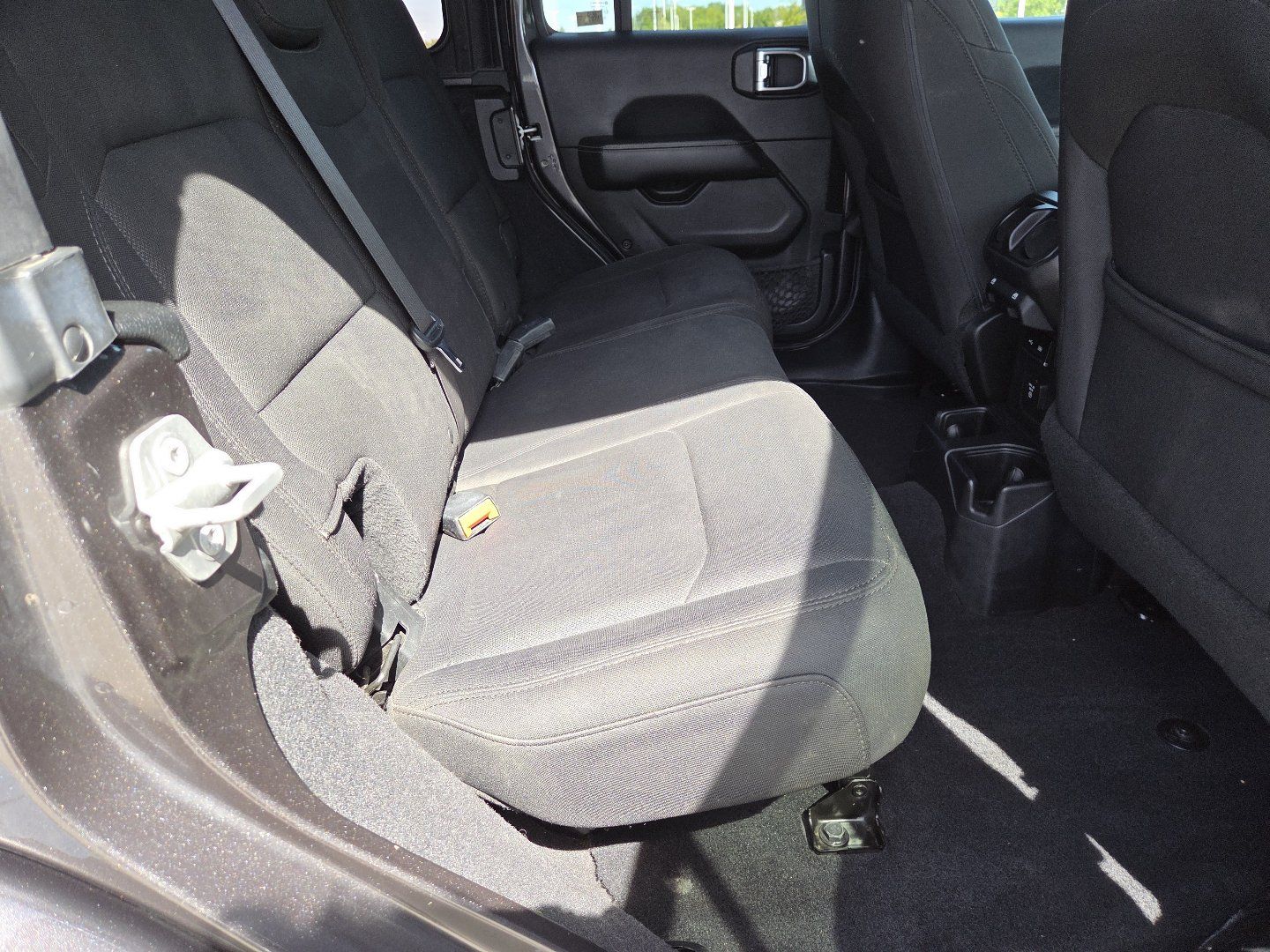Used 2018 Jeep Wrangler Unlimited Sahara AWD/4WD image 18