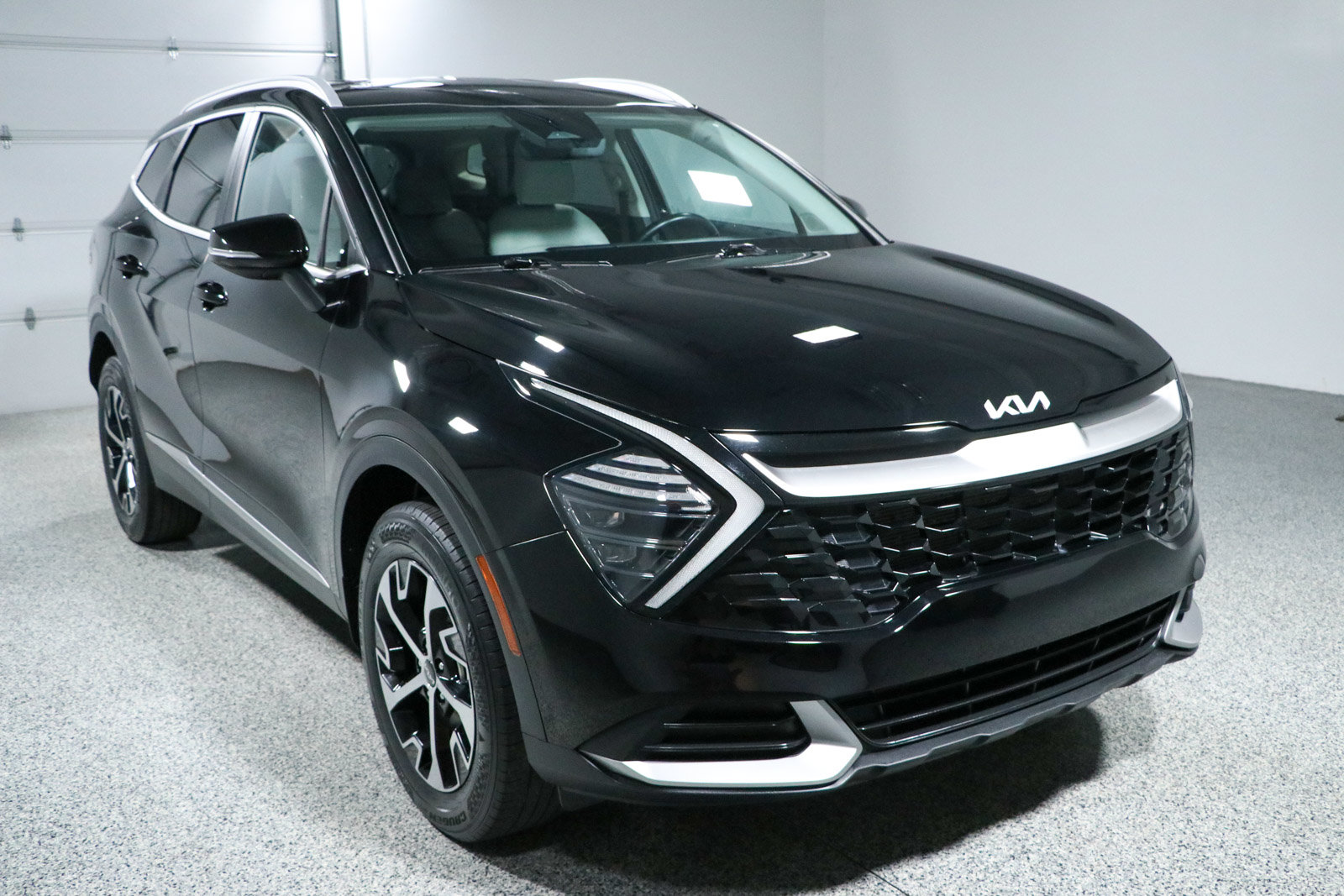 Used 2024 Kia Sportage EX AWD/4WD image 5