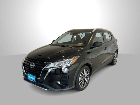 Used 2024 Nissan Kicks SV image 1