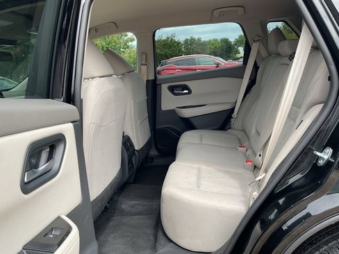 Used 2025 Nissan Rogue SV FWD image 10
