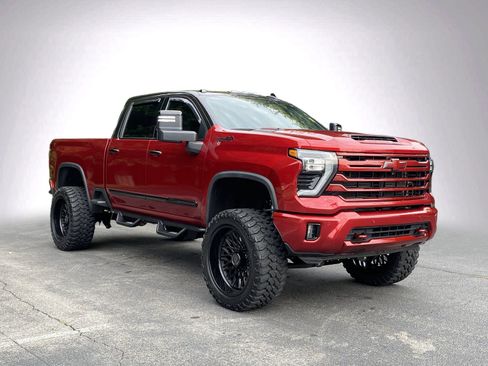Used 2024 Chevrolet Silverado 2500 High Country w/ Technology Package AWD/4WD image 2