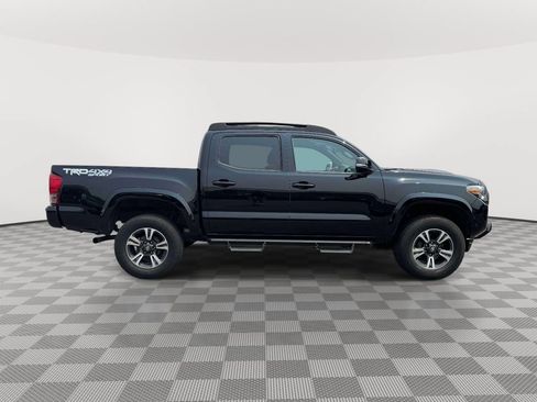 Used 2017 Toyota Tacoma TRD Sport w/ Tow Package (A/T) AWD/4WD image 8