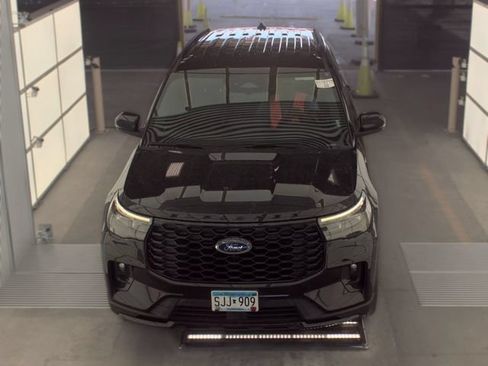 Used 2025 Ford Explorer ST-Line w/ ST-Line Street Pack AWD/4WD image 2