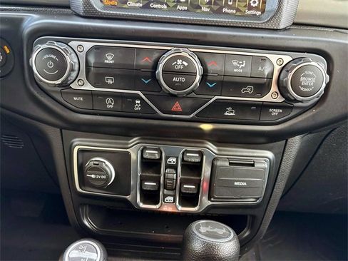 Used 2022 Jeep Wrangler Unlimited Sahara image 26