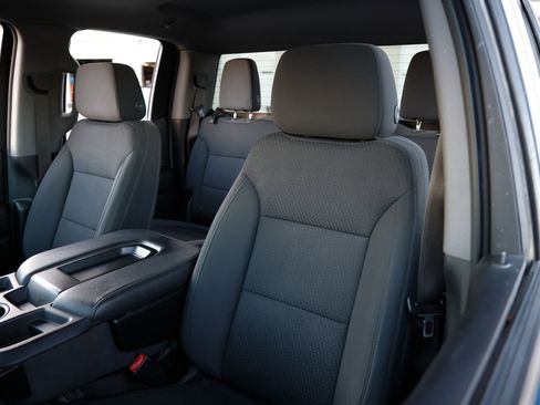 Used 2020 Chevrolet Silverado 1500 Custom w/ Custom Value Package image 9