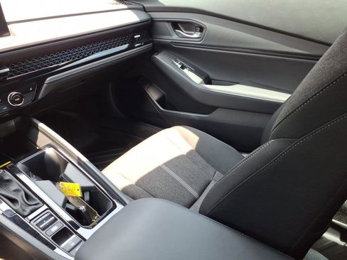 Used 2025 Honda Accord Sport image 19