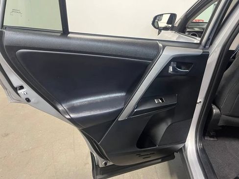Used 2016 Toyota RAV4 XLE FWD image 19