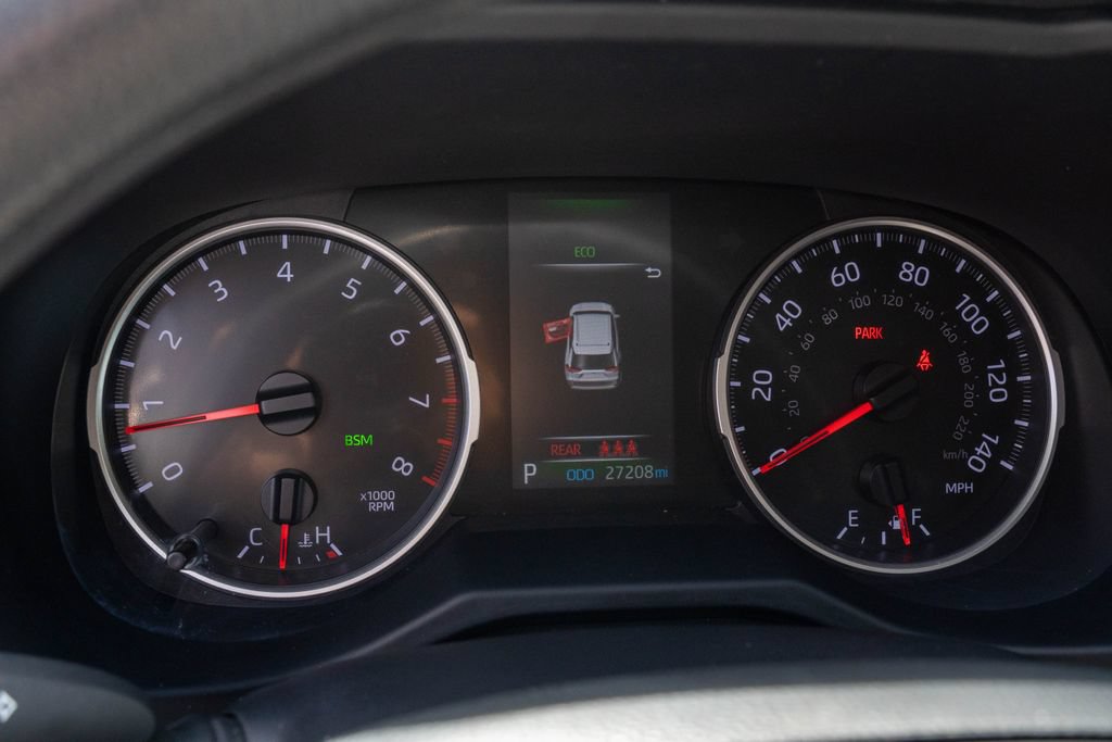 Used 2021 Toyota RAV4 XLE w/ Convenience Package FWD image 29