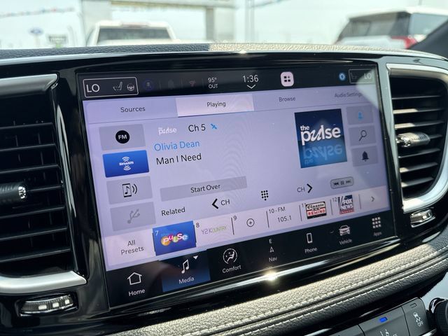 Used 2026 Chrysler Pacifica Limited FWD image 20