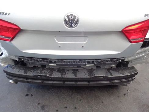 Used 2013 Volkswagen Passat 2.5 SE FWD image 3