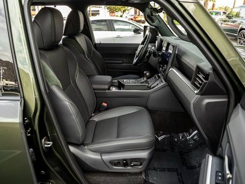 Used 2025 Lexus GX 550 image 26