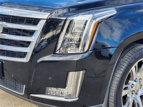 Used 2016 Cadillac Escalade Luxury image 6