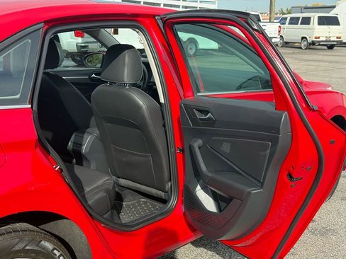 Used 2021 Volkswagen Jetta SE image 32