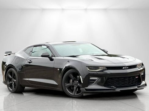 Used 2018 Chevrolet Camaro SS RWD image 1
