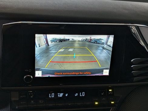 Used 2025 Toyota Camry SE w/ Convenience Package FWD image 14