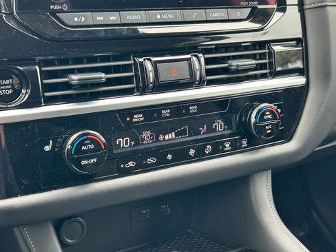 Used 2025 Nissan Pathfinder SV w/ Black Appearance Package image 22