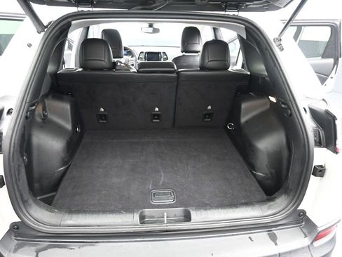 Used 2019 Jeep Cherokee Limited image 23