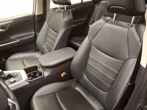 Used 2022 Toyota RAV4 Limited image 16