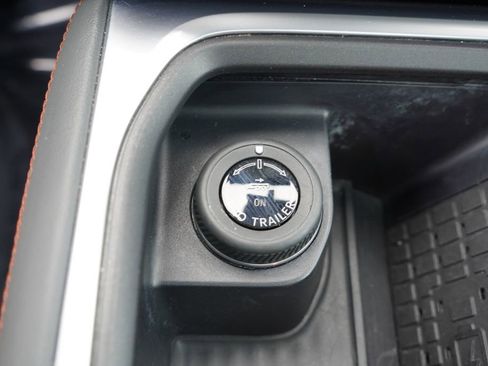 Used 2025 Ford Expedition Active AWD/4WD image 35