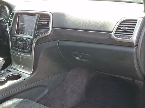 Used 2018 Jeep Grand Cherokee Altitude AWD/4WD image 12